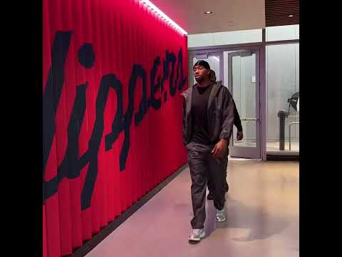 Kawhi before his Clippers return 🖐🏾 (via LAClippers/X)