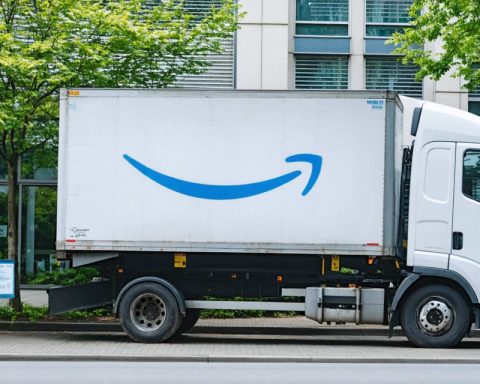 Amazon’s Bold AI Ventures: A Mega-Cap Stock Worth Watching Amazon’s Bold AI Ventures: A Mega-Cap Stock Worth Watching